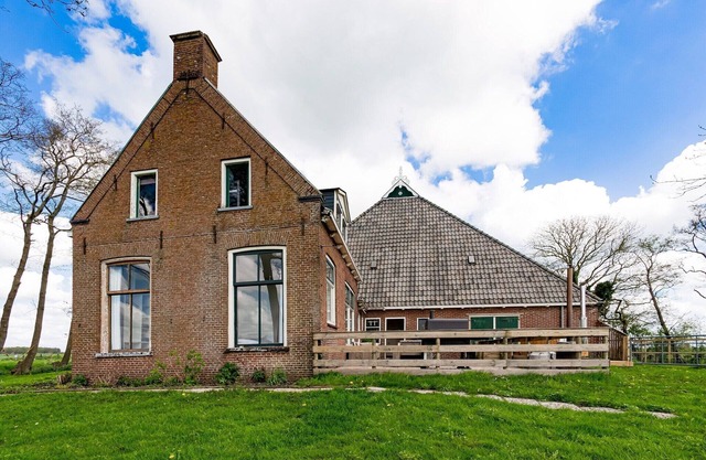 B&B farm Grutsk in Suwald with its harbor