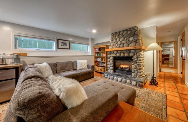 B&B on Mountain Lane - Private Suite & Hot Tub