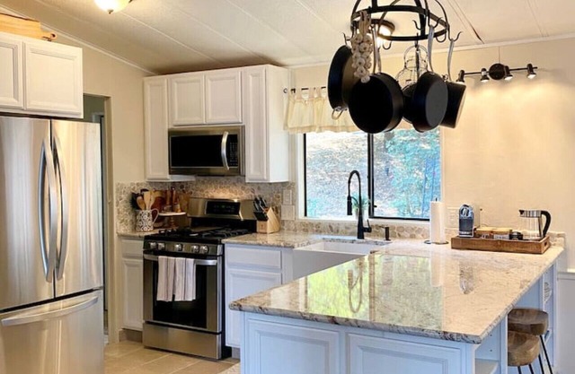 B-B Ranch Cottage~Heart of Gold Country~*HOT TUB*