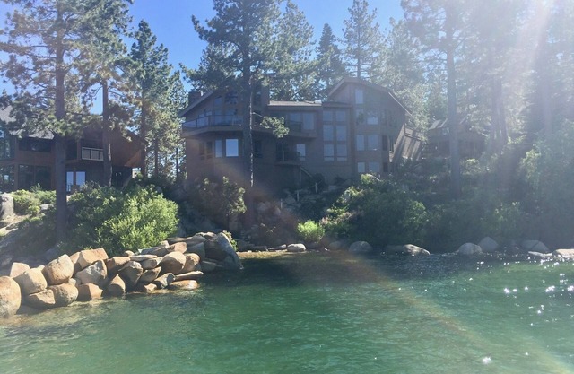 Breathtaking Lakefront Home- Private beach-Fabulous sunsets-Paddleboards & canoe