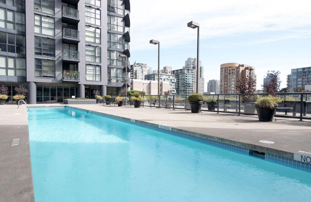 B1 - 1 Bedroom Yaletown Oasis with Parking