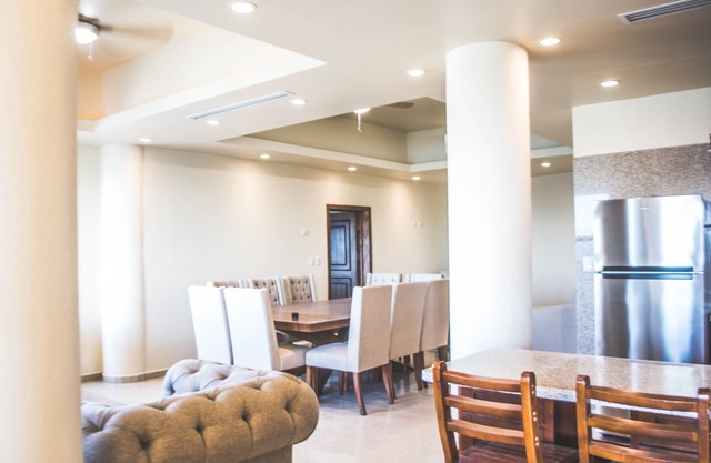 B2. Oceanview + 2 Bedroom + Social area w/jacuzzi + Private Beach + 4 people