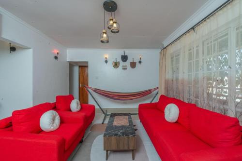 B8- FULLY FURNISHED AND SERVICED 2 Bedroom Apartment in WESTLANDS NAIROBI with Back Up Power Generator