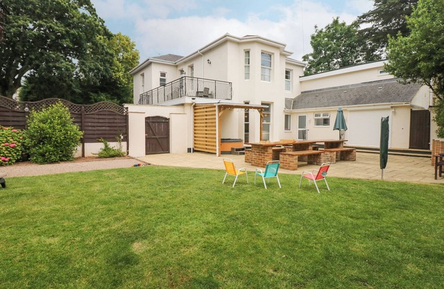 BABBACOMBE HALL, family friendly, with hot tub in Babbacombe