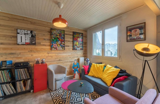Back to the 80'S Apartment