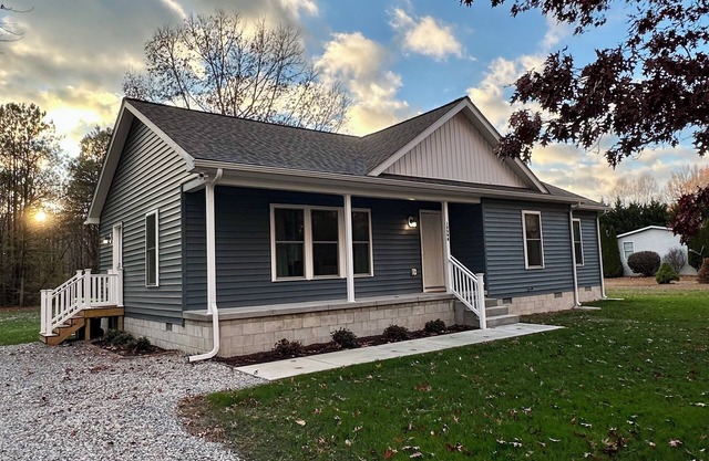 Backroad Getaway -Brand New 3-bedroom retreat near Sports at the Beach & DE Turf