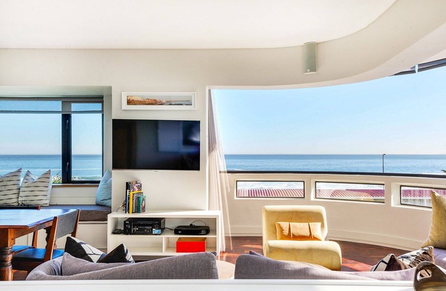 Backup Powered Stunning Panoramic Ocean View Apartment on the Promenade