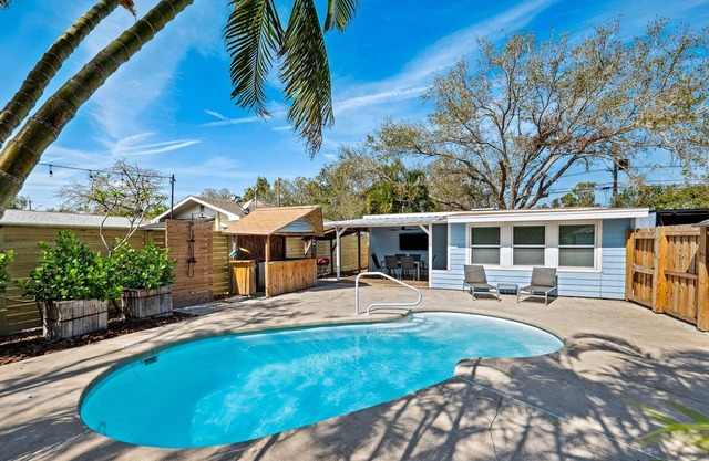 Backyard Oasis Minutes To Beaches
