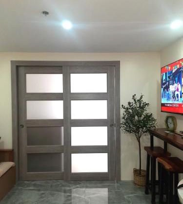 Baguio Condo - City Hub - Urban Oasis in Pines with Pool & Mountain View