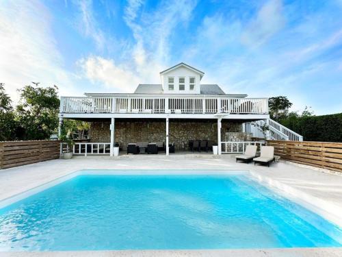 Bahama Mama home