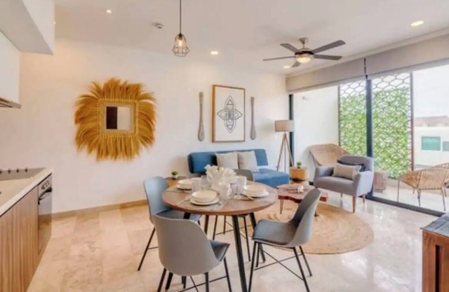 Bahay Condos 1-3 min walk to beach & 5th Av !Stylish 2-bdr apartment. fast WiFi!
