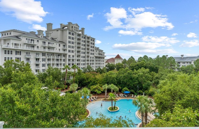 Bahia Studio at Baytowne Wharf! Overlooks Tropical Pool, Hot Tub, Beach Tram!
