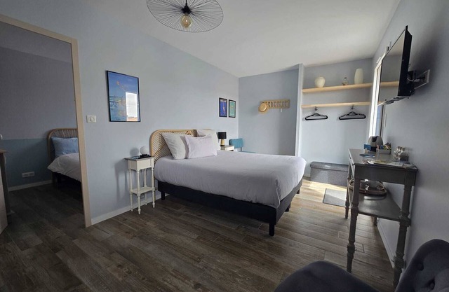 'Bains de Mer' Guest Rooms with Shared Garden, Balcony and Wi-Fi