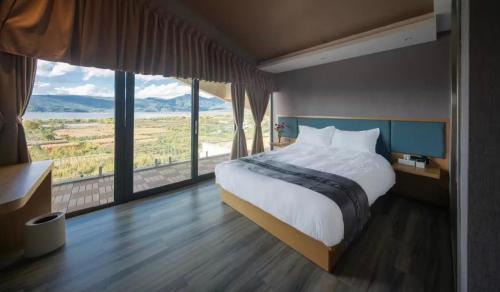 Baique Liangqi Mountain and Sea Panoramic Hotel