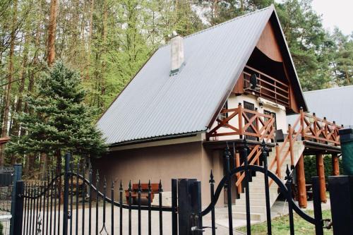 Bajkowe Chatki domki letniskowe nad jeziorem Narie