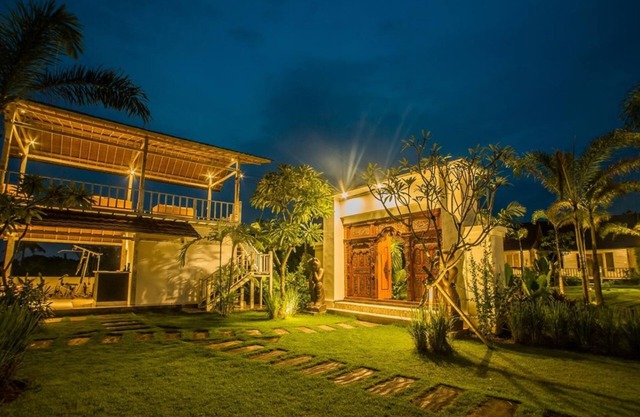 Balinese Style Wooden Cottage in Nusa Lembongan, Good Location