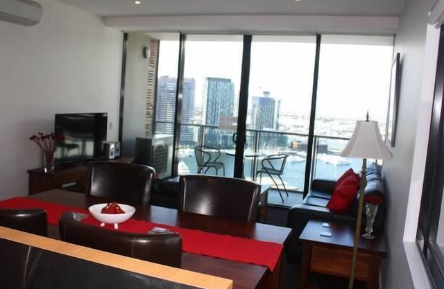 Ballantrae Docklands Apartment 2BD 2BA free WiFi and under cover parking