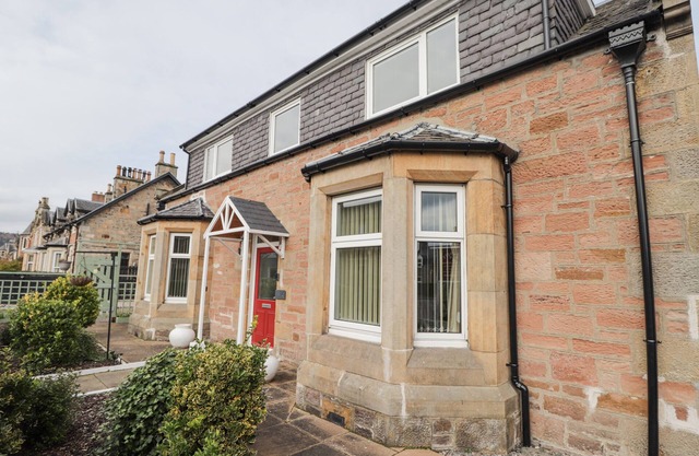 BALLINREICH, family friendly, with a garden in Inverness