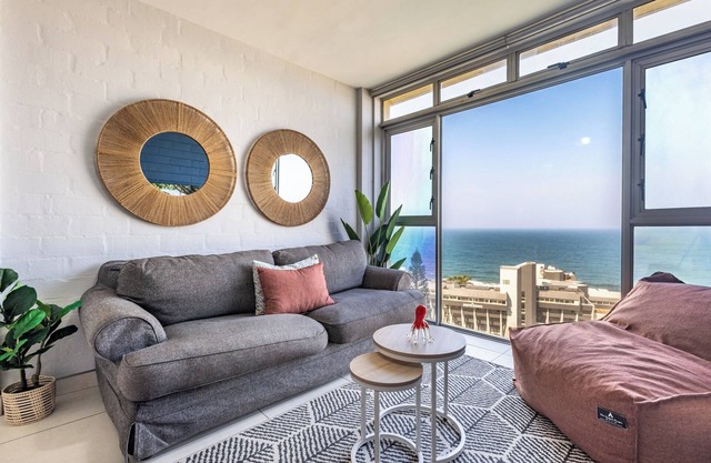 Ballito Beachfront, 360º Views | Walk to Beach