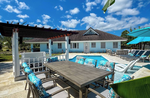 Bamboo Breeze 5-bedroom villa in Richmond Estate