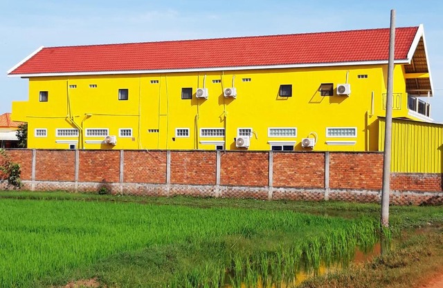 Ban Sokluy bigger AC apartment 1-2pax including kitchen living office space