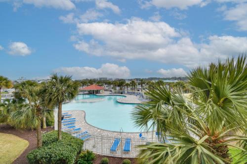 Barefoot Resort Condo about 2 Mi to Beach Access!