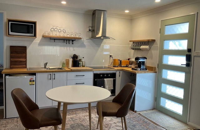 Barefoot Studio At The Heads. Pet Friendly
