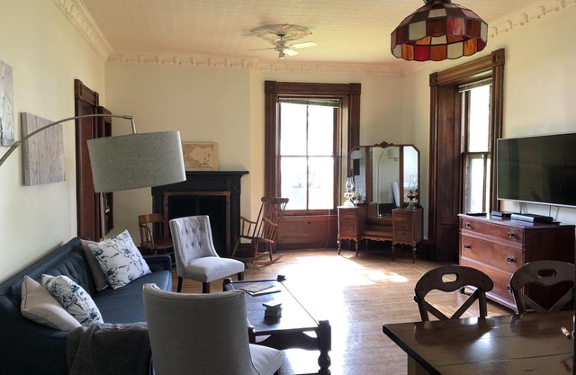 BarefootonPelee: Stonehousen[No Cleaning Fee! Starlink Internet!]