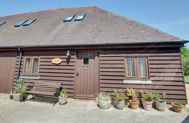 Barn End - Two Bedroom House, Sleeps 4