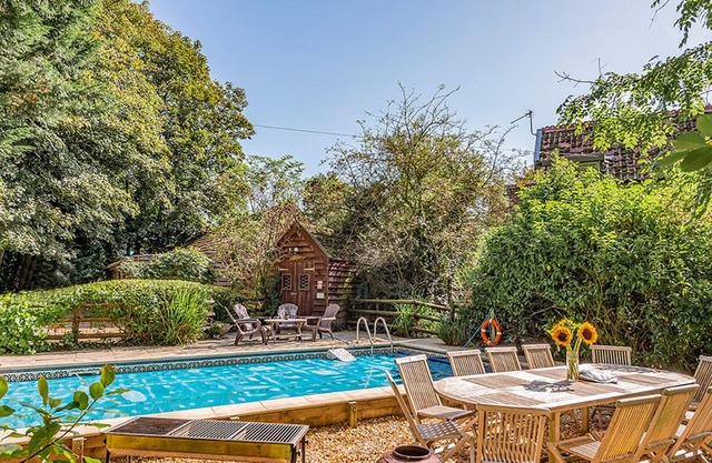 Barn In Rural Location, Huge Living Area w/Galleried Gym/Game Rooms/Pool