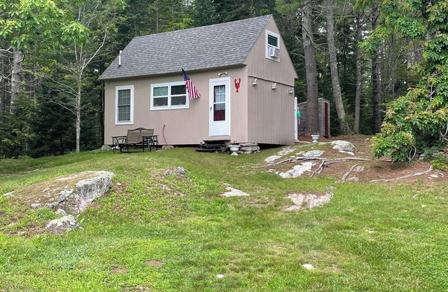 Barters Island Cottage on the Rock