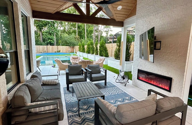 Basketball/Pickleball Court, Pool/Spa, Trampoline, Outdoor Kitchen, 7 Bedroom