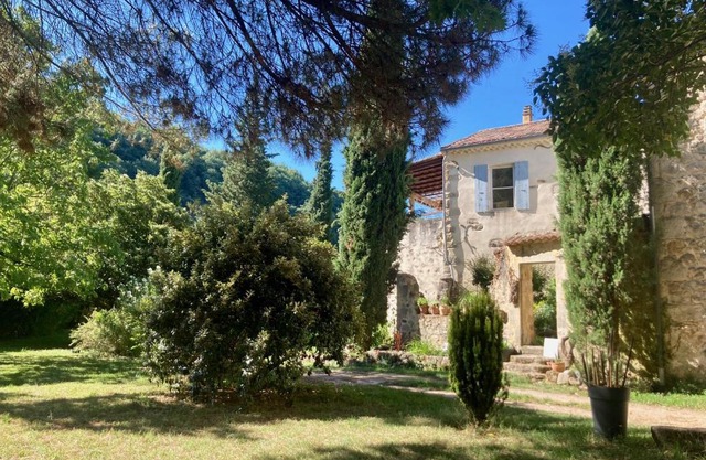 Batîsse le Moulinage du Luol avec parc arboré