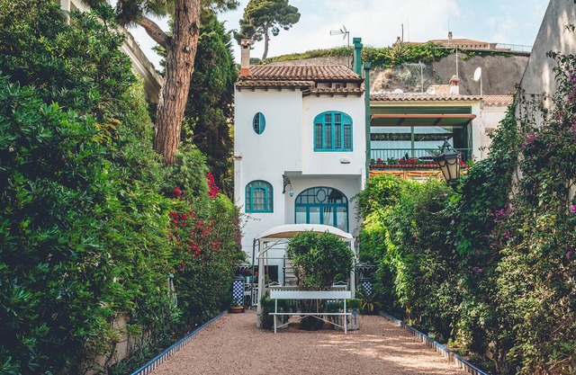 Baulenas House. A beautiful modernist beachfront house