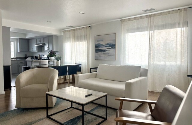 Bay Breeze Hideaway Near Manhattan and Redondo Beach
