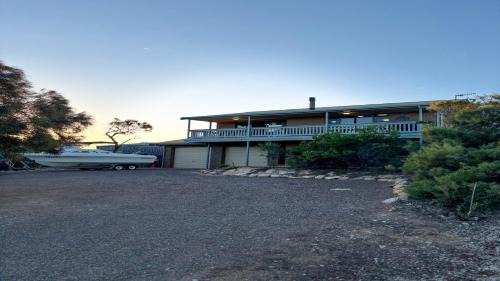 Bay Life - Relax, Unwind andeexperience Coffin Bay Life At Its Best!