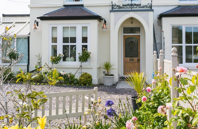 Bay View - sleeps 6 guests in 3 bedrooms