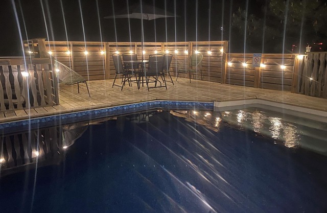 Bayfield Getaway 1 Pool HotTub Near Grand Bend & Lake Huron Pet Friendly