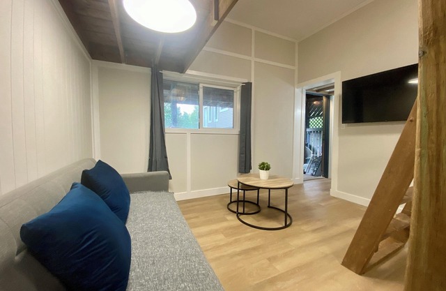 Bayfield Retreat 15min From Grand Bend Pool Hot tub Full Kitchen #9