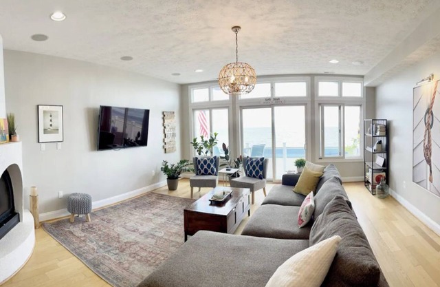 Bayfront Home w/Hot Tub
