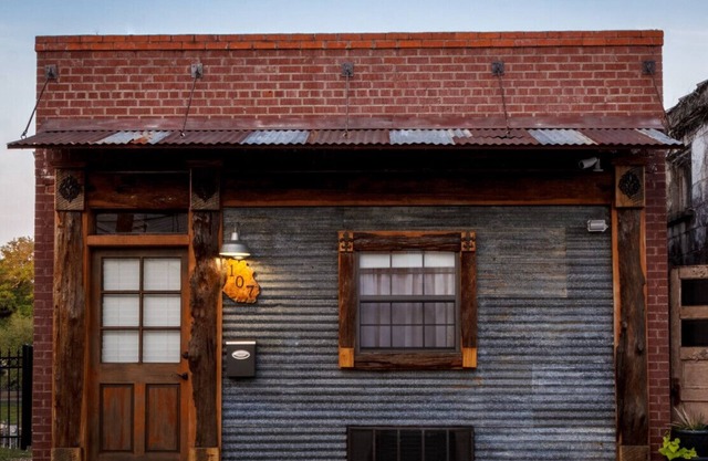 Bayou Chateau A Cajun Oasis, Bayou-Side, Fire Pit, Private Decks, Pets, Downtown NILA!