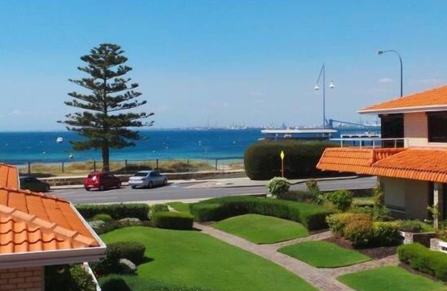 Bayside Apartment Rockingham, opposite the beach