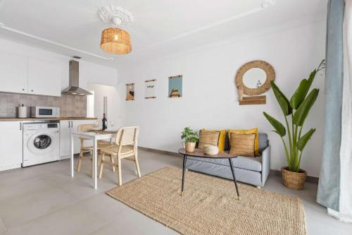 Bayside Cocoteros Hideaway Palm Sunset