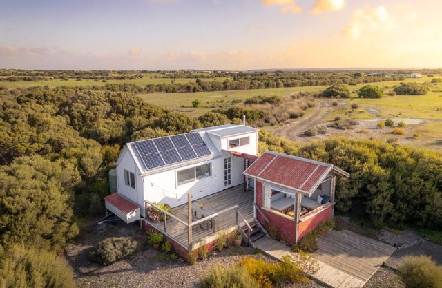 Bayside Glamping's Tiny House - Off-Grid Eco-Luxe Stay In Marion Bay