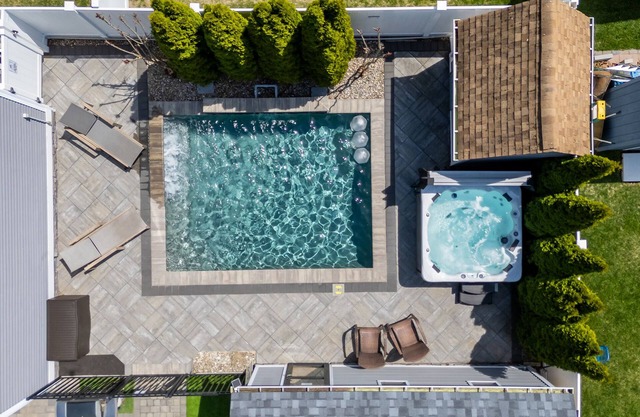 Bayside Heated Salt Water Pool & Hot Tub Oasis