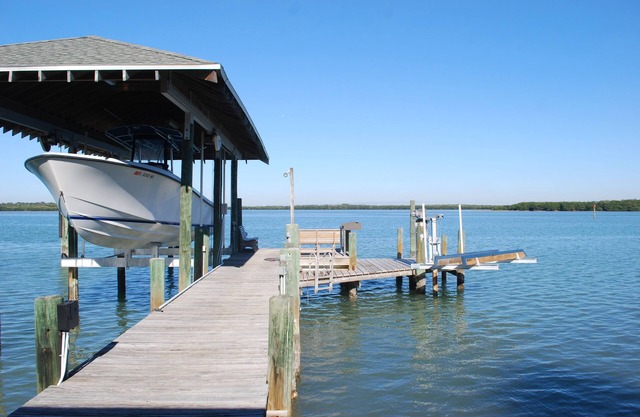 Bayside Home w/amazing views and Private Beach