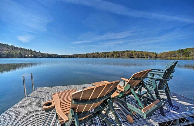 BBQ Ready: Lakeside Milford Home w/Paddleboat