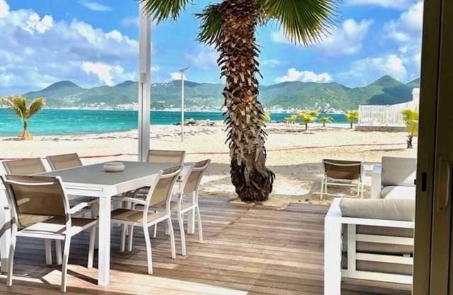 Beautiful 5 bedrooms on the beach, terrace spectacular sea view, Pool, tennis