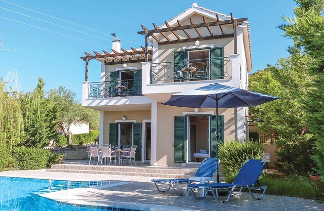 Beach 5 min drive & 15 min walk to few amenties