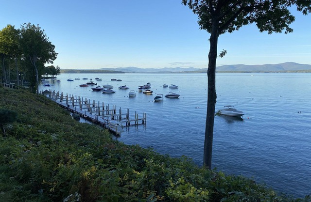 Beach Access Condo Five Minute drive to Gunstock Mt
